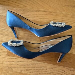 NIB Badgley Mischka Collection Carrie Crystal Embellished Satin Pump Size 6.5